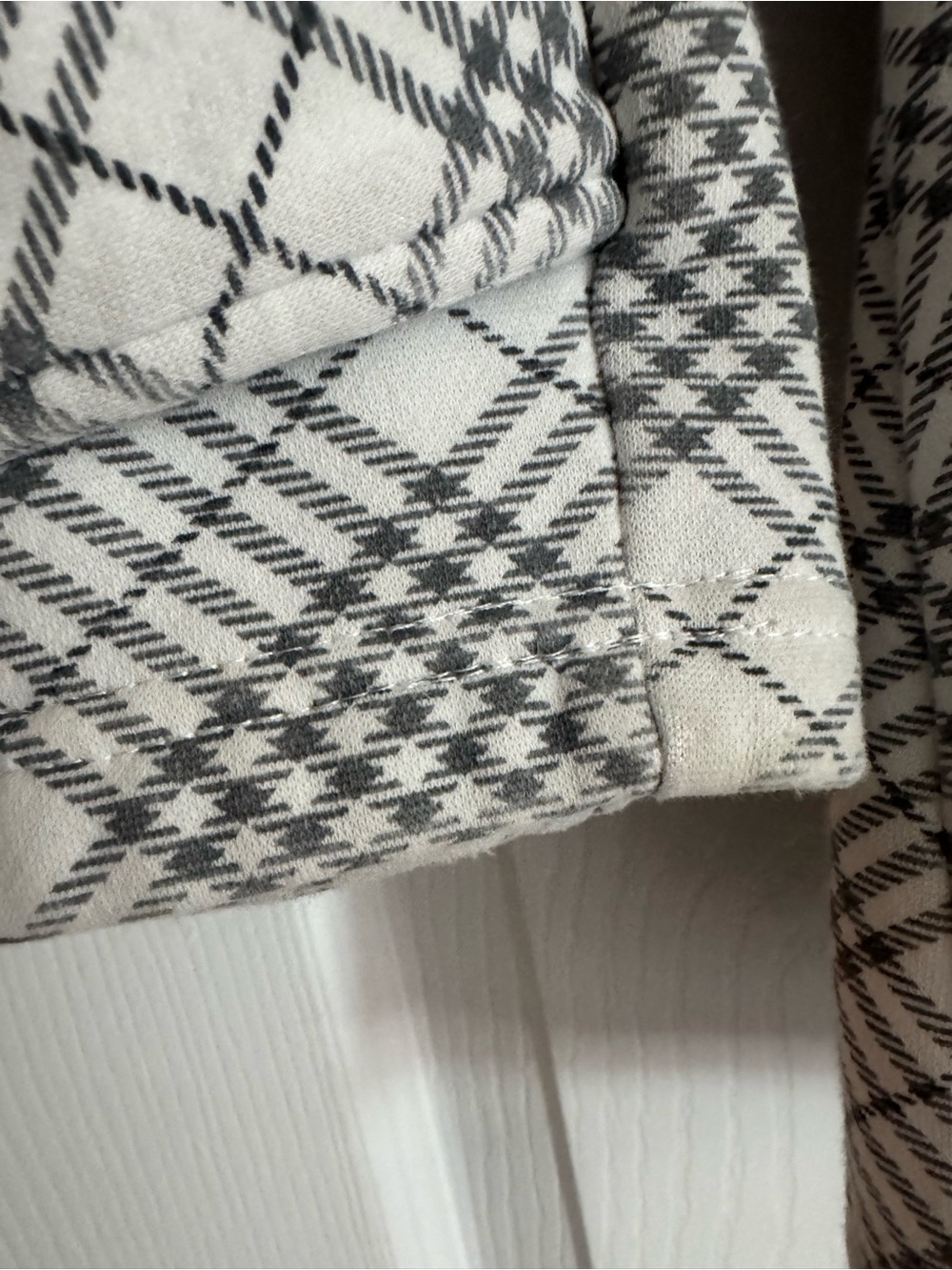 5/$30 Maurices Ivory and Gray Plaid Double-Breasted Peacoat - Picture 5 of 6